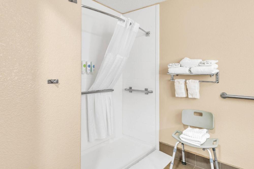 Business King Suite - Accessible/Non-Smoking interior